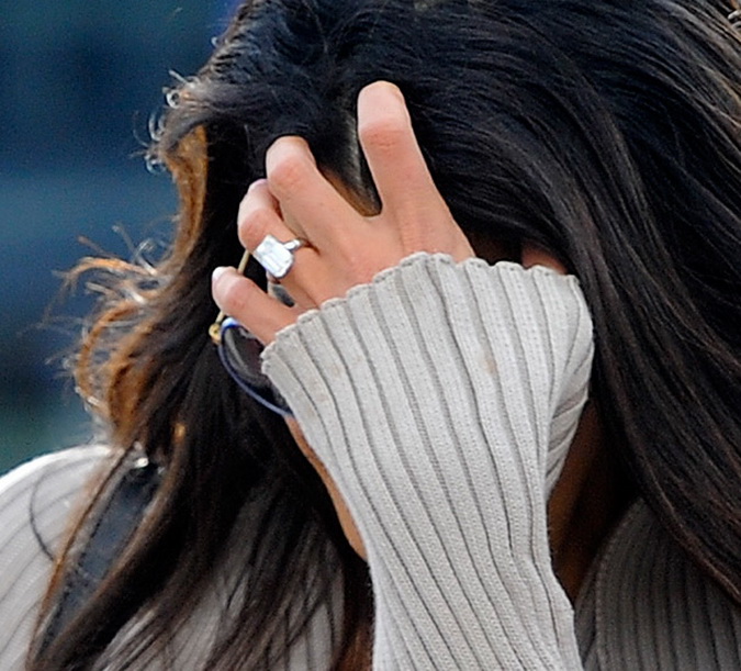 Paparazzi took snaps of the 7 carat engagement ring