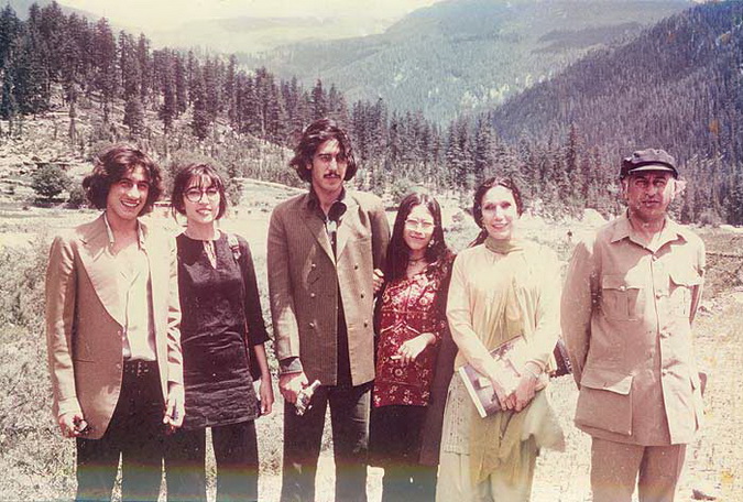 The Bhutto family taking the air in Murree