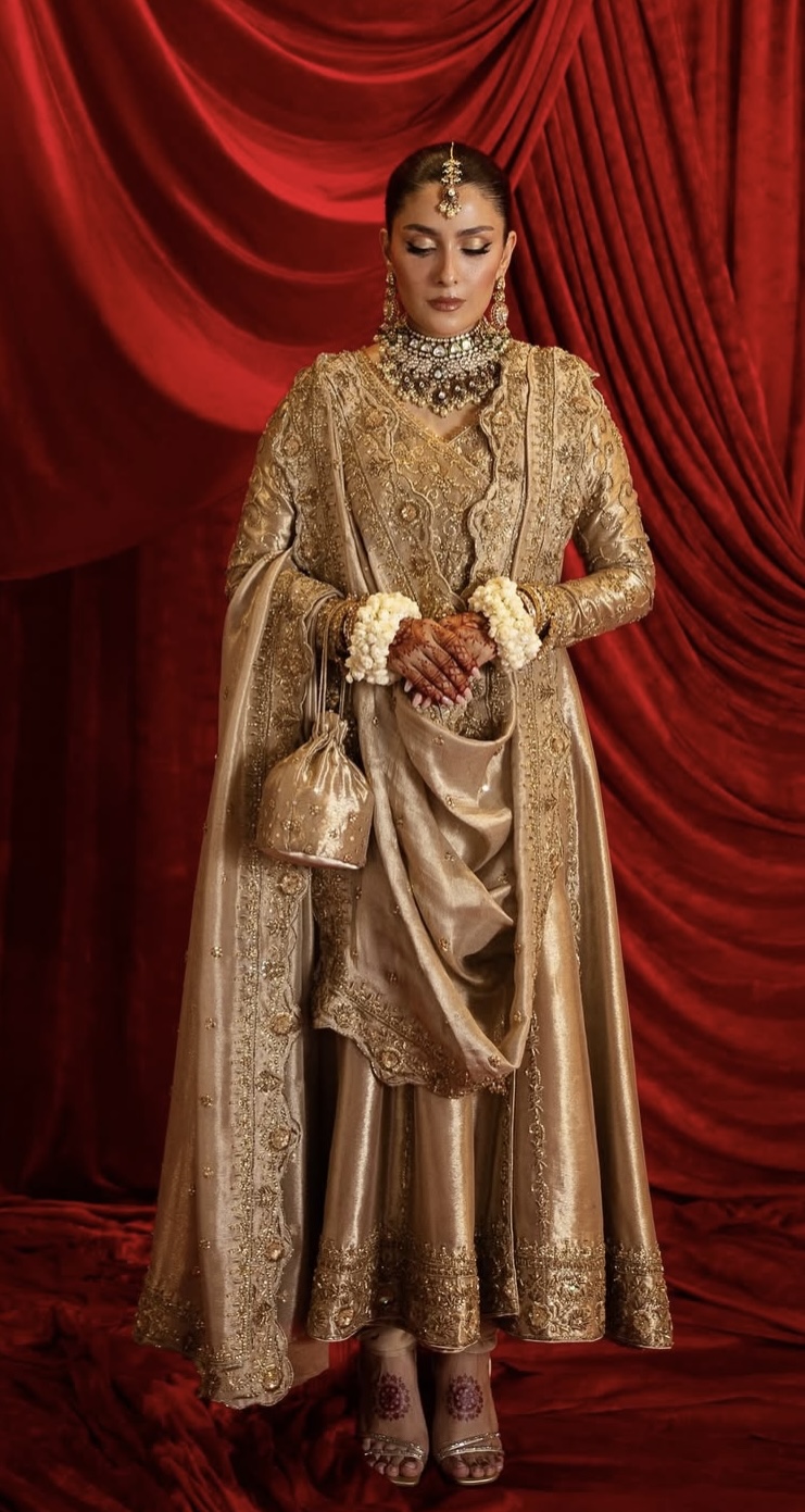 Ayeza khanOutfit: Sunnia Manahil