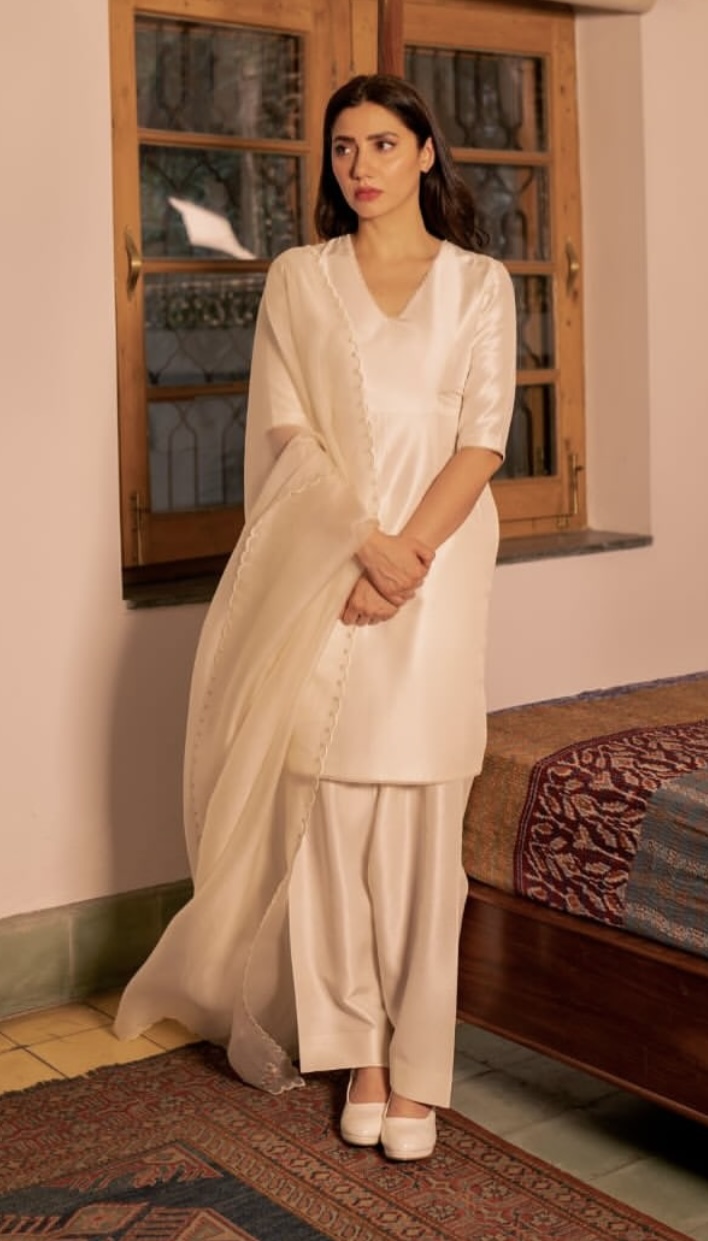 Mahira KhanOutfit: Zara Shahjahan 